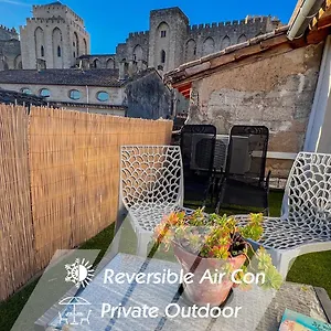Ac - Private Exterior - Au Pied Du Palais Des Papes! France