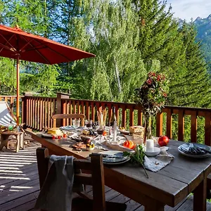 La De Serre-chevalier, Dans Un Esprit Chalet, Commune De Le Monêtier-les-bains France